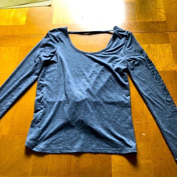 Long sleeve Orangetheory shirt with open back - Picture 5 of 7